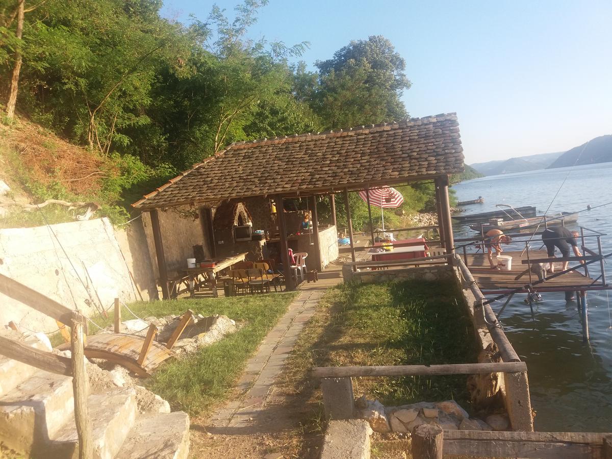 Golubinje Chalet Ljubicine Kolibe מראה חיצוני תמונה